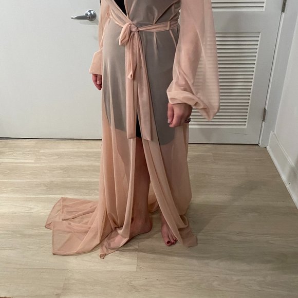 Excellent Condition Pink Chiffon Mesh Robe, Sz. Medium - Picture 3 of 12